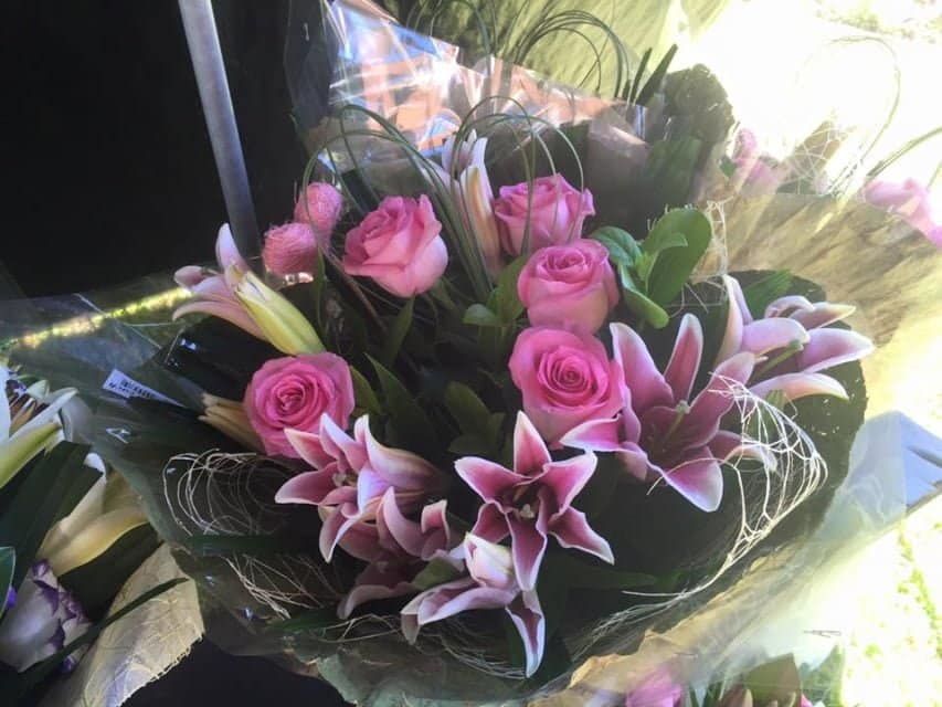 Pink roses and lily's bouquet of flowers